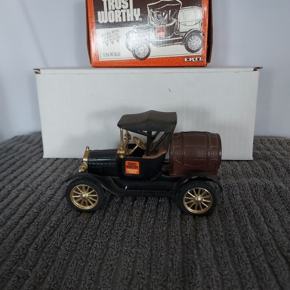 Model T Toy Car - Black and Gold